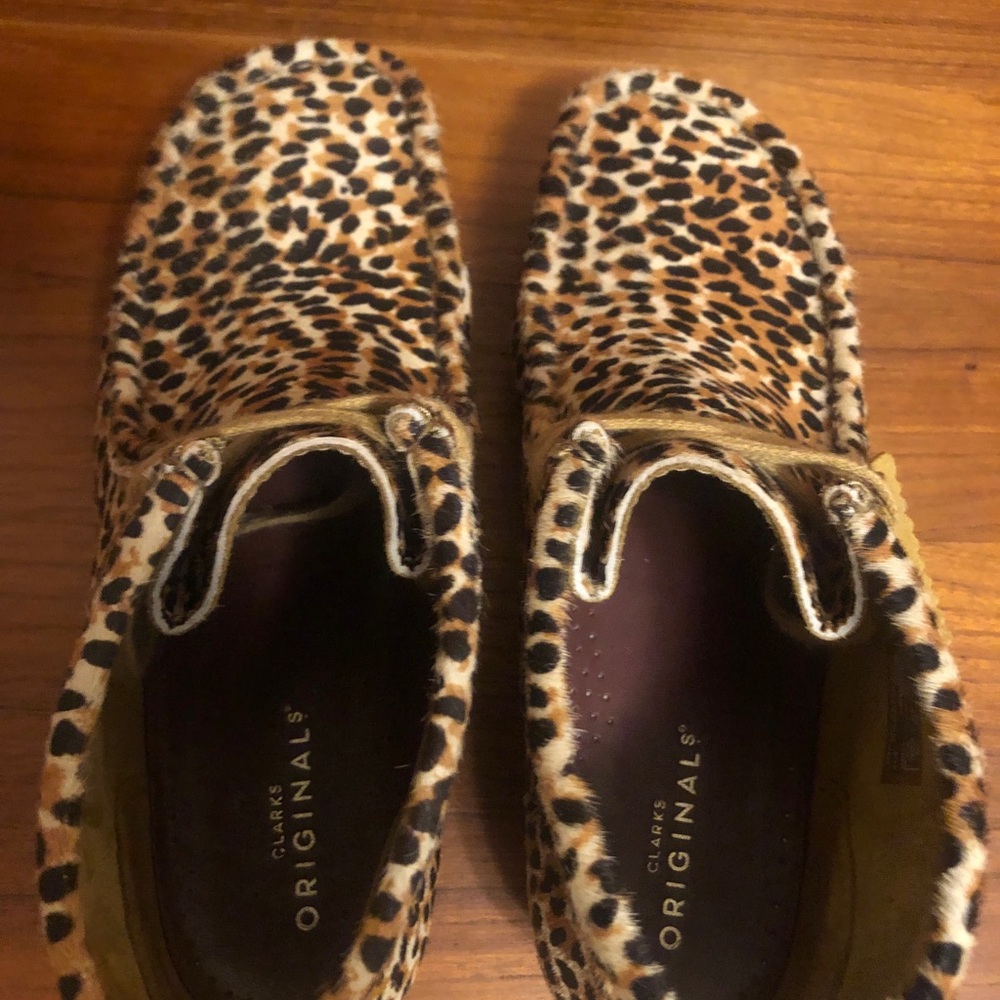 Clarks Leopard Print Moccasins - Picture 6 of 10